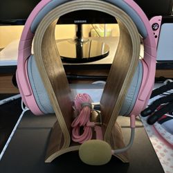 Razor Headset With Headset Stand