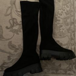 Long Knee High Boots ( Brand New)