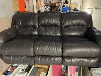 LEATHER SECTIONAL RECLINER COUCH-350$