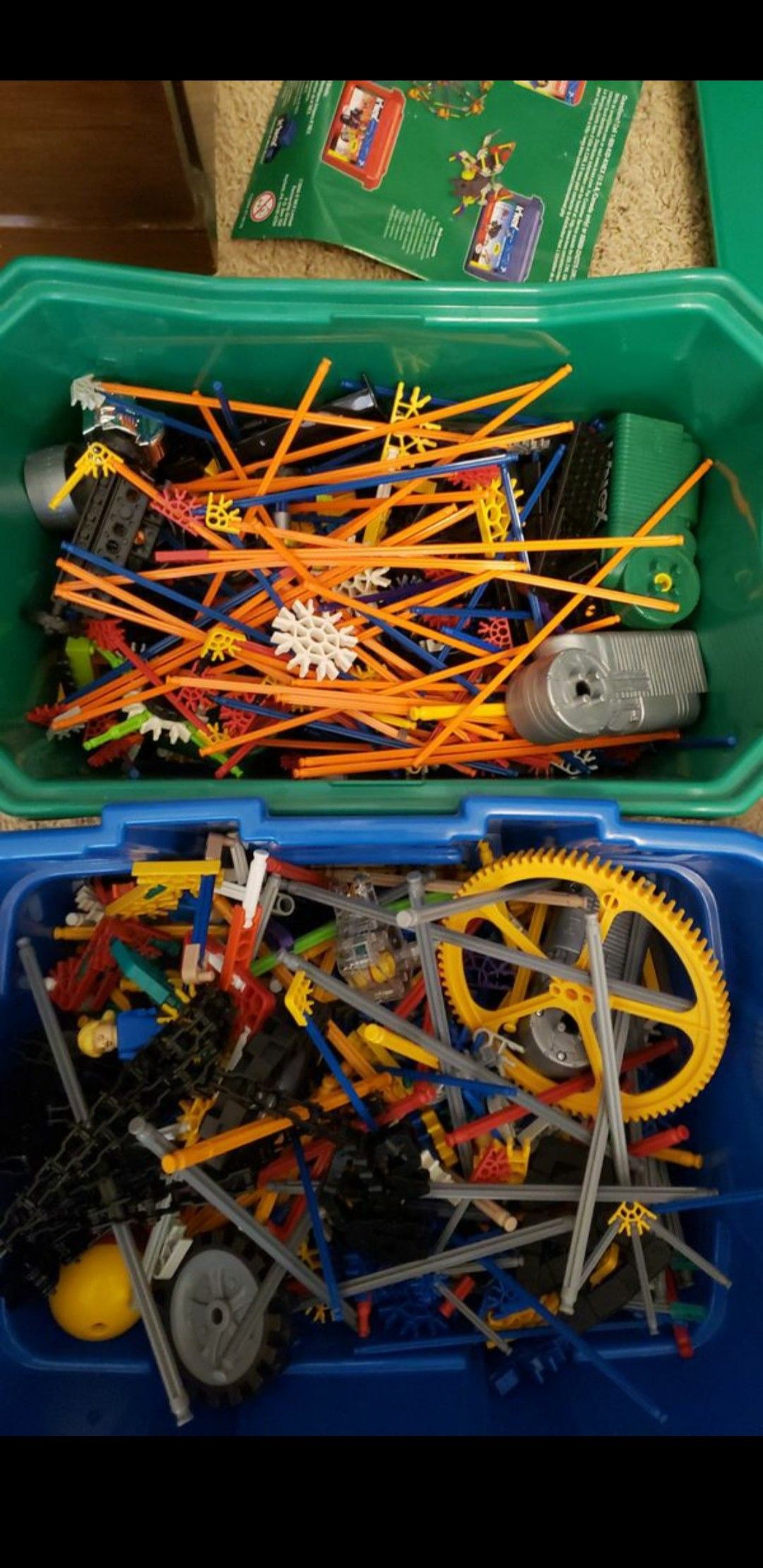 4 Different K'Nex sets, Over 1500 Pieces, Two Buckets