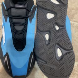 Yeezy Boost 700 sz 12