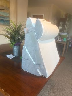Adjustable wedge bed pillow