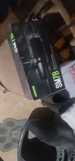 SHURE SM7B MICROPHONE