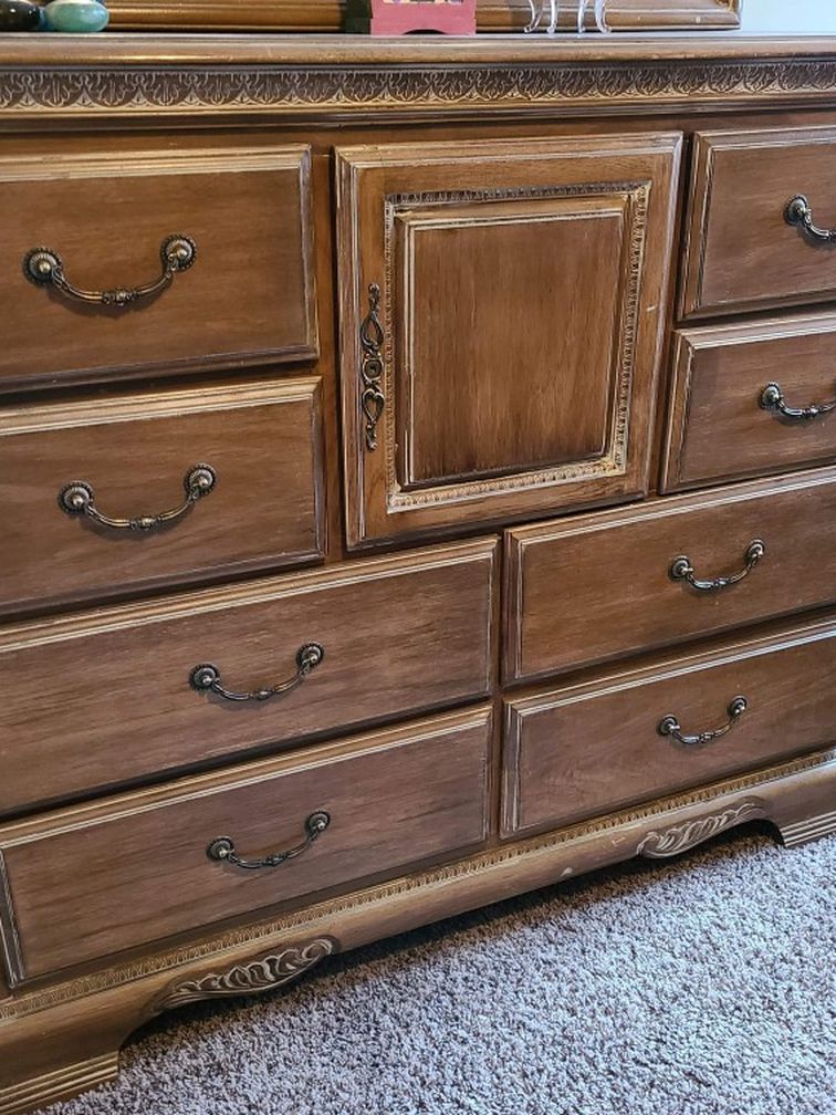 Lexington Dresser With Mirror & Matching Chest Of Drawers