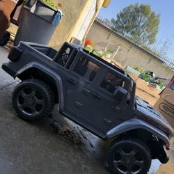 12V Jeep Gladiator Rubicon Battery Powered Ride-on, 2-Seater, Gray, Child Ages 3-8, Max Speed 5 mph