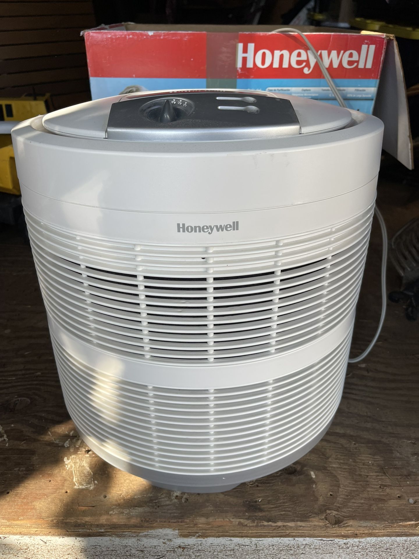 Honeywell 50250-s True HEPA Air purifier, 390 sq. ft, White