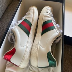 Men Gucci Tiger Embroidered Sneakers 