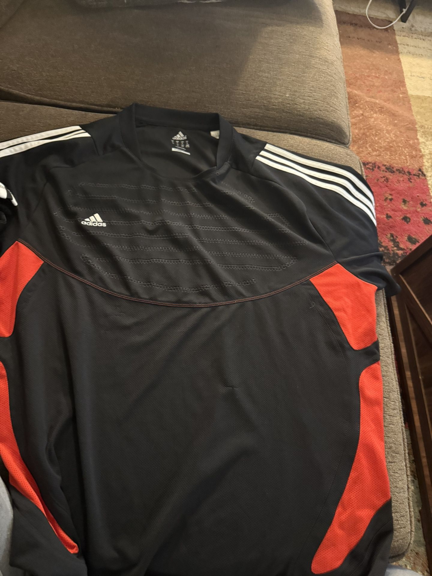 Adidas T Shirt Like New Size XL For Men’s