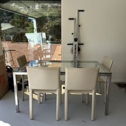 Room And Board Dining Set Kitchen Table 3’ X 5’ & Chairs