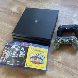 PS4 Slim 500gb Bundle 2 Controllers 4 Games