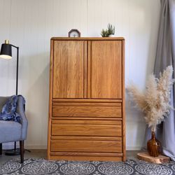 4-drawer armoire/dresser in excellent condition - FREE DELIVERY