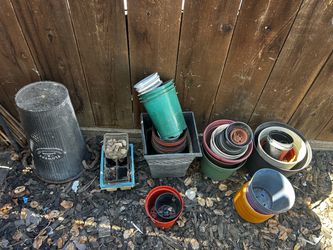 Free plastic gardening pots, assorted sizes