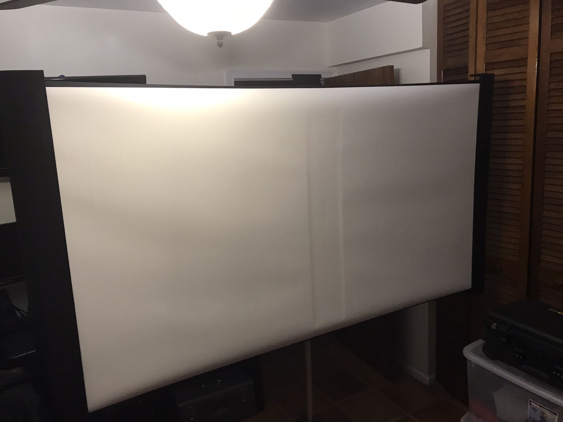 Accolade “Duet” 80” projection screen Like New