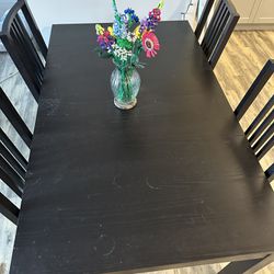 IKEA Expandable Table With 4 Chairs 