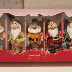 Disney Store Exclusive Snow White Seven Dwarf Doll Set