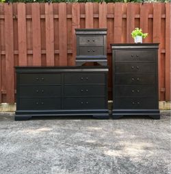 Queen Bedroom Set Black Wooden - 5 Pieces