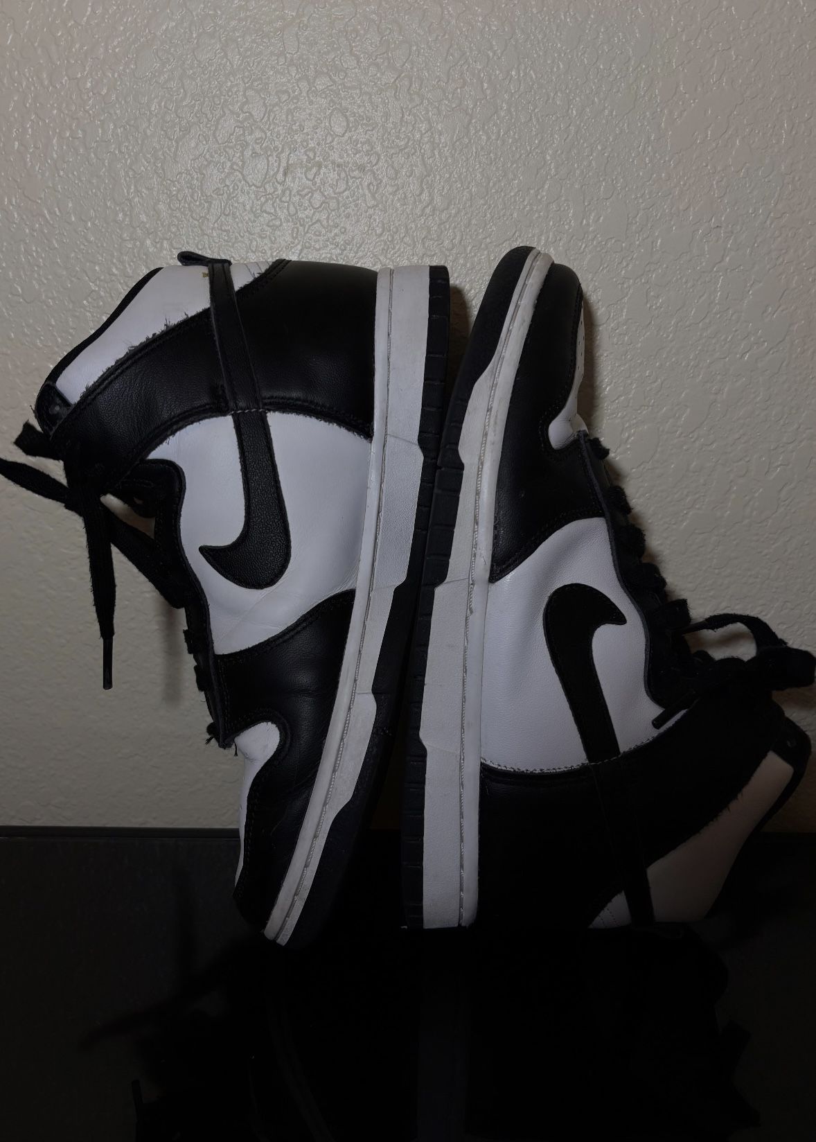 ike Dunk High “Black/White” — a high-top silhouette from Nike, black Swoosh on a white base.