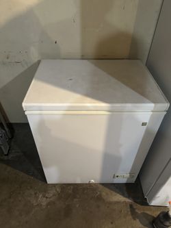 GE 5 cu ft Chest Freezer (white)