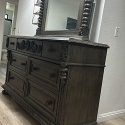 7 Draw Dresser With Too Mirror 