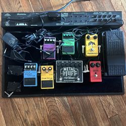 Guitar Pedal Board With Multiples Effects Pedals 