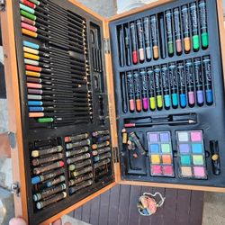 Deluxe Artist Drawing & Painting Set in Wooden Case
