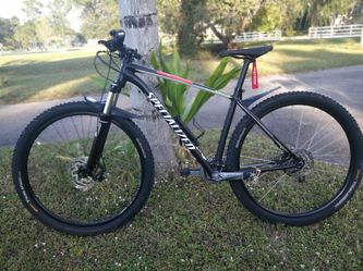 2017 Specialized Rockhopper expert mountain bike for Sale in