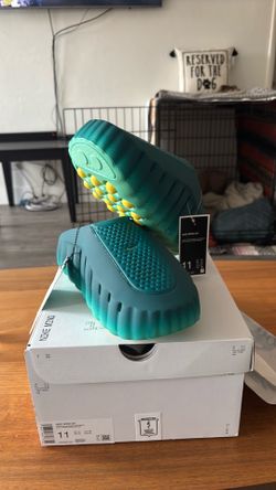 Nike Mind 001