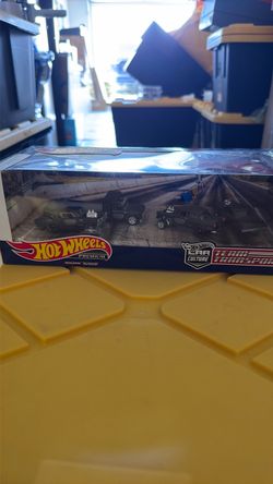 Hot Wheels 2020 Premium Team Transport Black Hole Gasser Garage Diorama Box Set