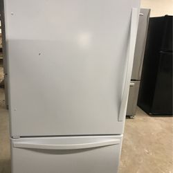  Whirlpool Refrigerator  Bottom Freezer White  HABLO ESPANOL 