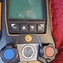 TESTO Digital Manifold Kit: 4 Valves, 4 Hoses, Series 558S, testo Smart