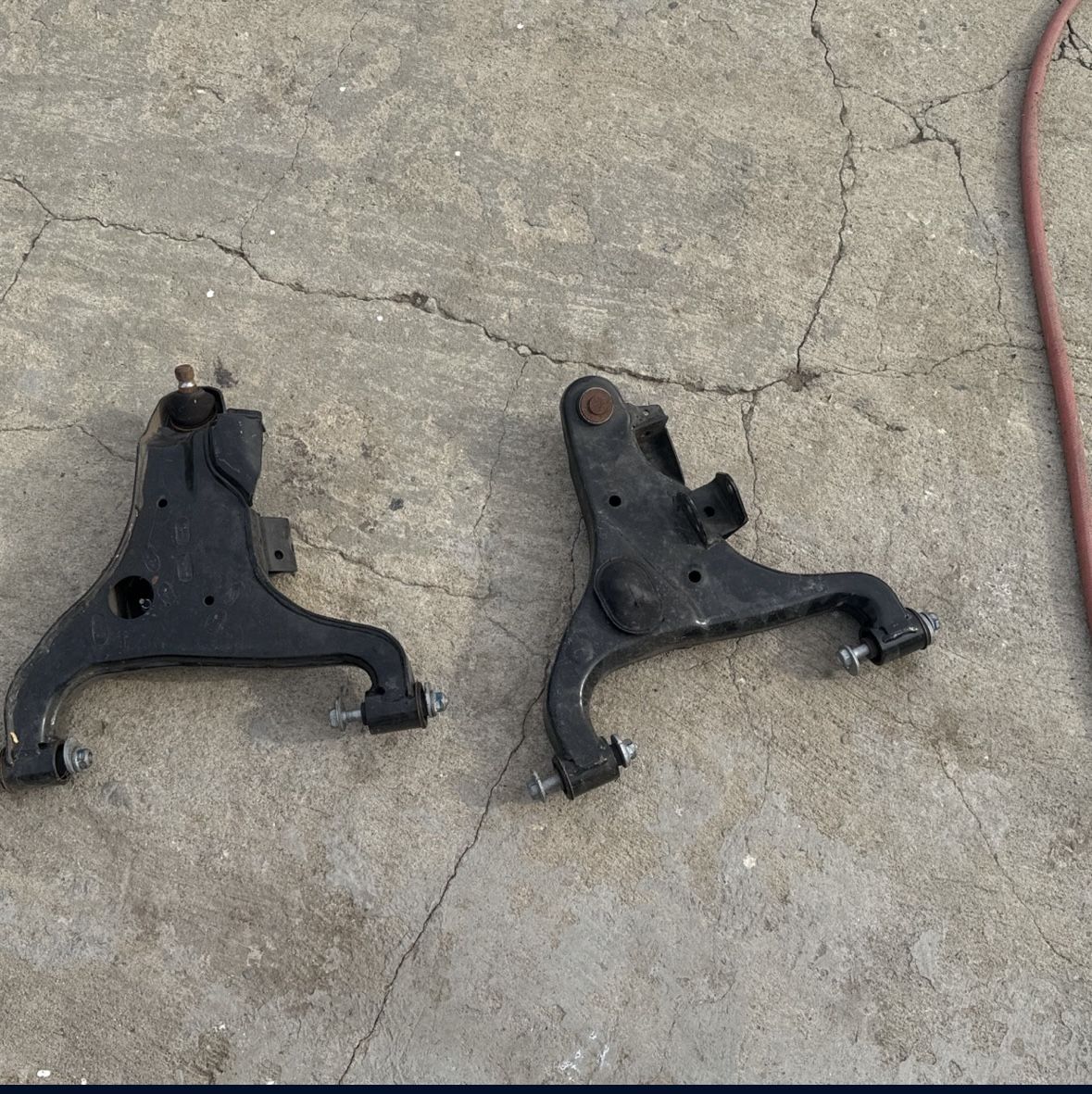 Infiniti QX80 Lower Control Arms
