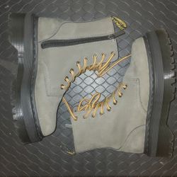Dr MARTENS Women's size 5 EXCHANGE POSSIBLE WITH SIZE 7 