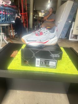 Under armor sneakers 1.5 youth