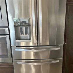 Refrigerator 