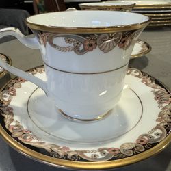 Noritake Bone China Tea Cup & Saucer Set - “Farentino” 4713 (Set of 5)