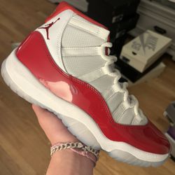 Jordan 11 Cherry Size 10.5