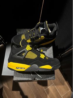 Jordan 4 Yellow Lightning