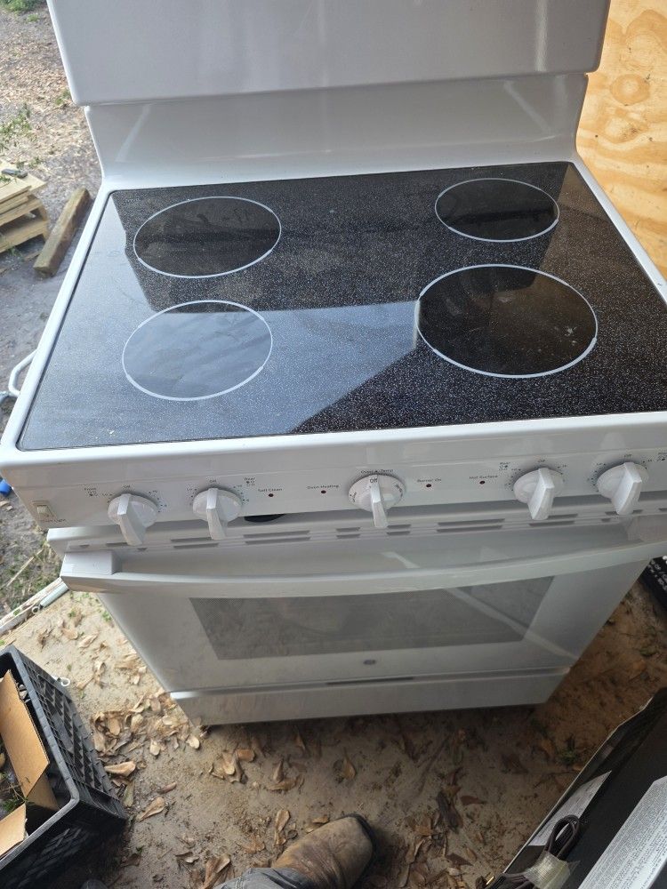 New Ge Glass Top Range With Front Controls