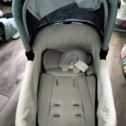 UPPABABY Bassinet/ Car Seat With Cover