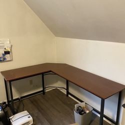 2 FREE desks