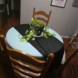 Cute Light Blue Round Pedestal Dining