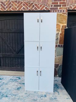 Set of 3 white cabinets