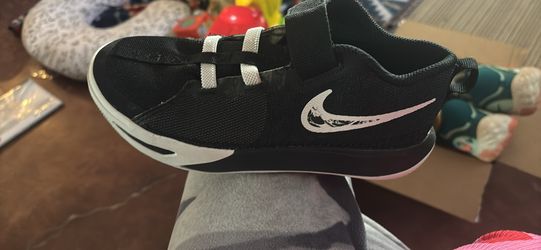 Boys Nike tennis shoes