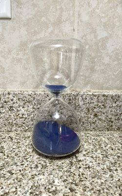 BEAUTIFUL DECORATIVE HOURGLASS