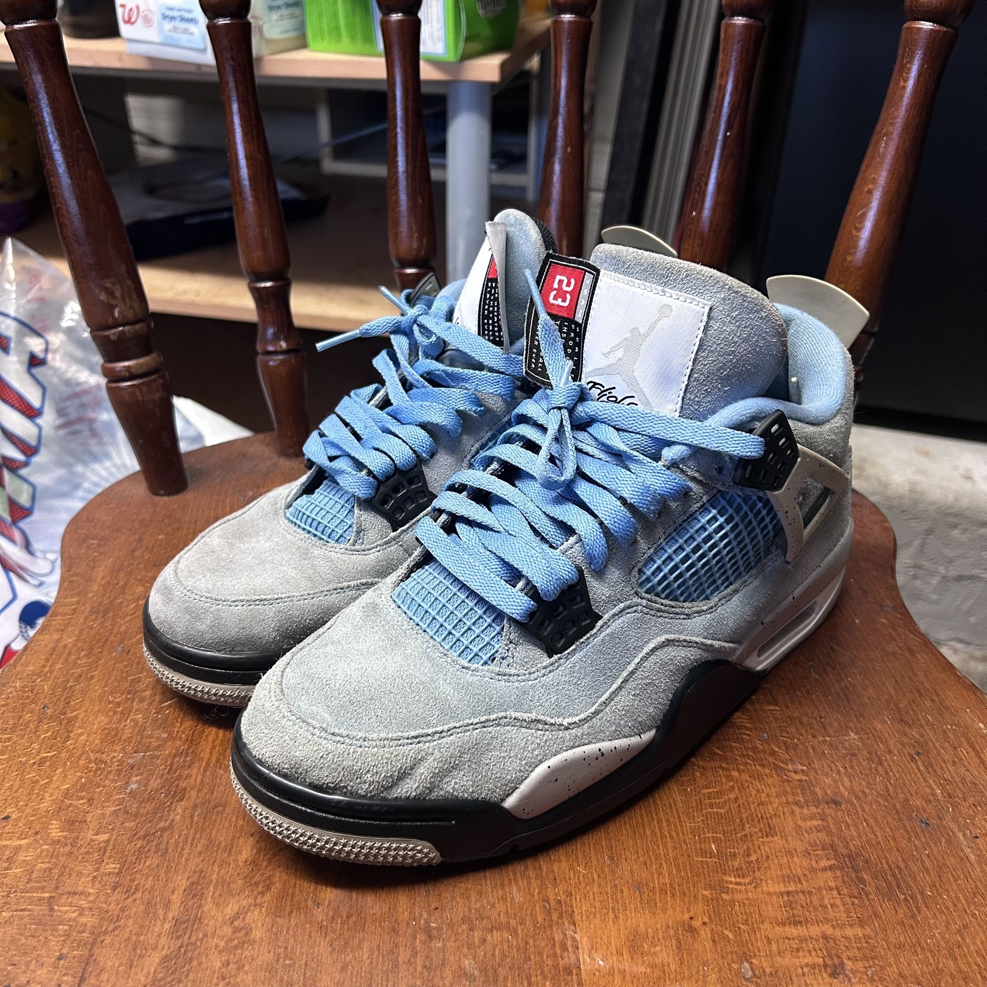 Air Jordan 4 Unc