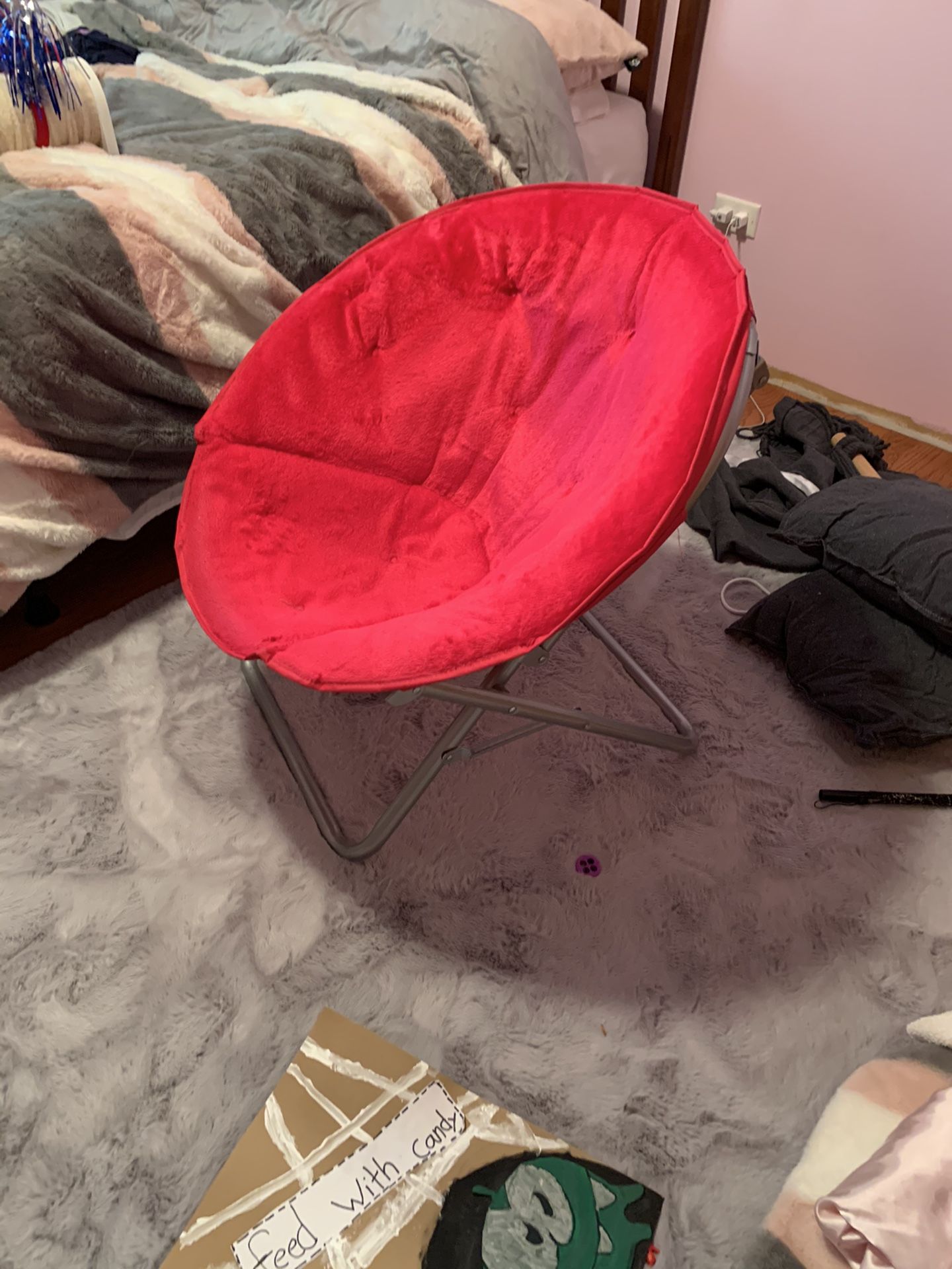 Saucer chair
