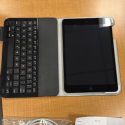 iPad Mini w/keyboard & Protective Case 16GB