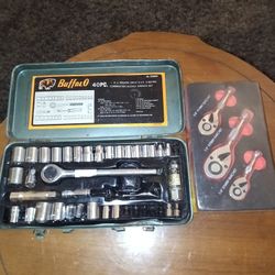 SOCKET WRENCHES AND SOCKETS

-ASKING JUST 25 OR BEST OFFER FOR EVERYTHING SHOWN 