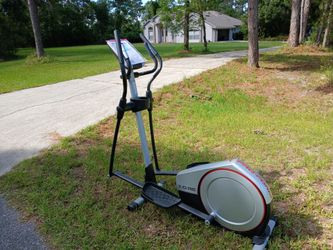 Free elliptical trainer
