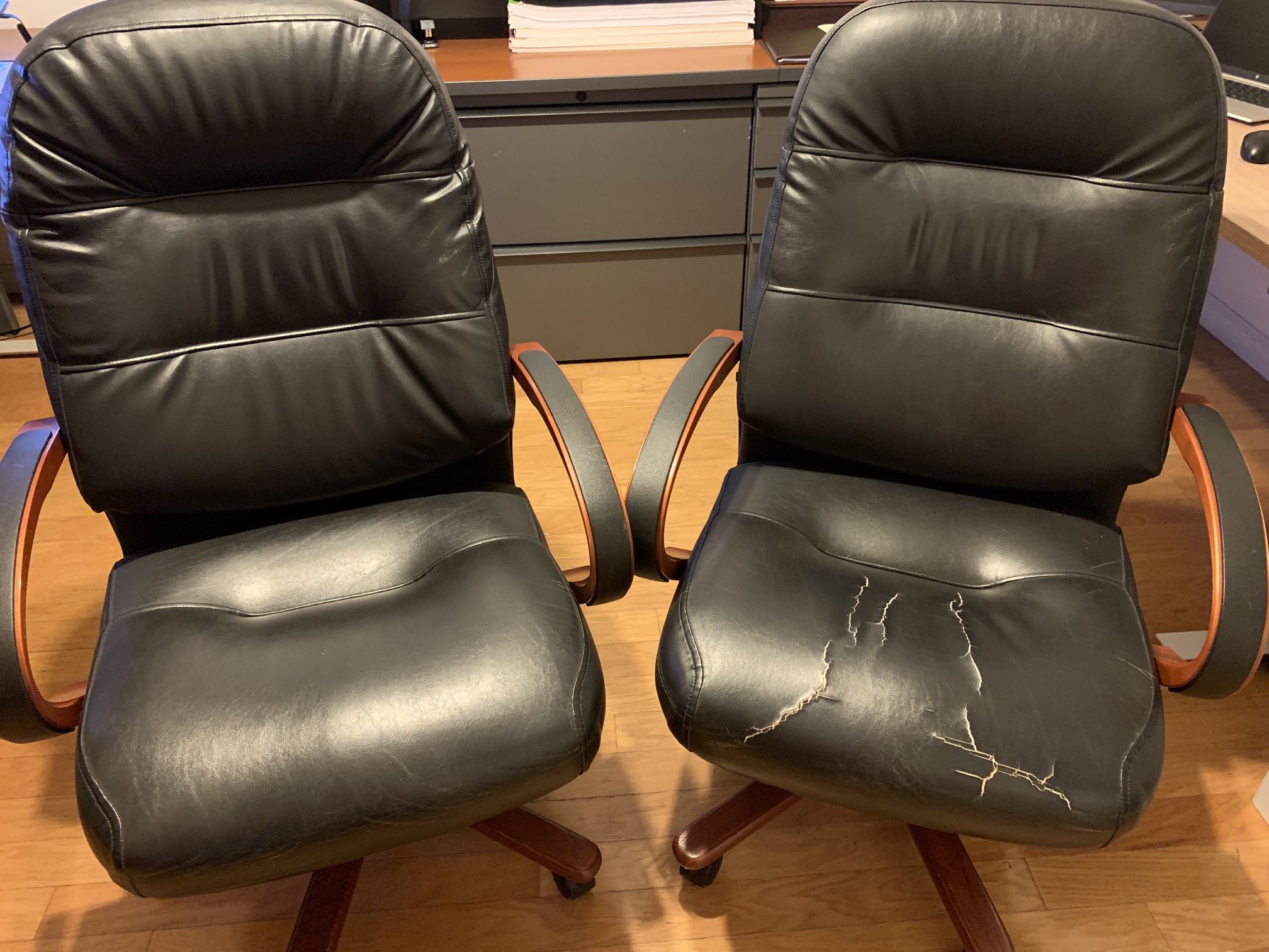 Executive Desk Chairs 